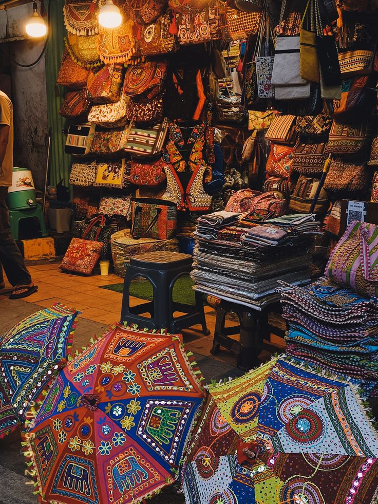 Project WornOut fieldwork at Gariahat Markets, Kolkata
